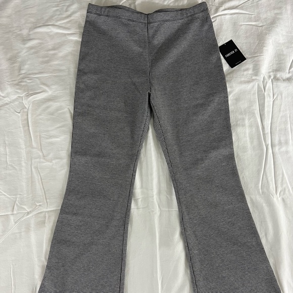 Forever 21 slacks. Size large. New with tag. - Picture 2 of 3